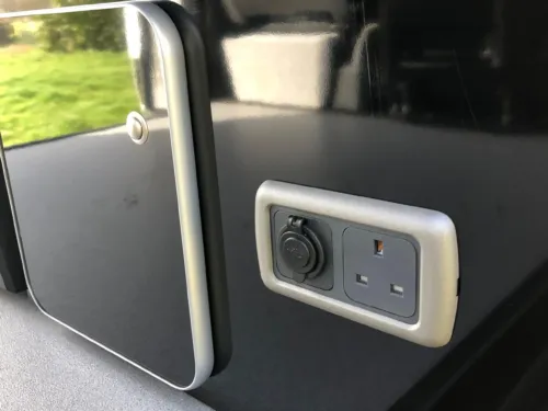 Photo 4 of 2013 62 Reg Volkswagen T5 Campervan Conversion with Full Width Bed
