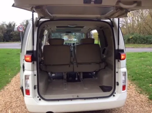 Photo 4 of 2004 04 Reg Nissan Elgrand VG 3.5 Automatic 7 Seater – Fresh Dry Import, Just Arrived