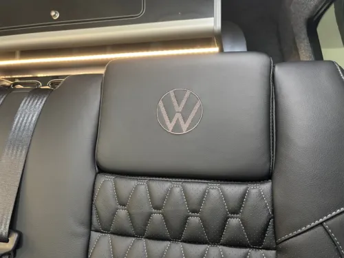 Photo 4 of 2026 26 REG VW T7 150PS 8SP AUTOMATIC COMMERCE PRO SWB TAILGATE – ‘OFF GRID’ CONVERSION – FIXED RIB BED – MIDNIGHT BLACK