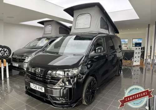 Photo of 2026 26 REG VW T7 150PS 8SP AUTOMATIC COMMERCE PRO SWB TAILGATE – ‘OFF GRID’ CONVERSION – FIXED RIB BED – MIDNIGHT BLACK