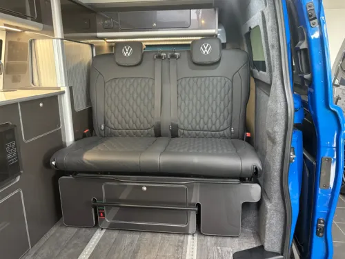 Photo 4 of 2026 26 REG VW T7 T32 4 MOTION 150PS 8SP AUTOMATIC COMMERCE PRO SWB TAILGATE – ‘OFF GRID’ CONVERSION – MOBIFRAME BED ON RAILS – MID BLUE