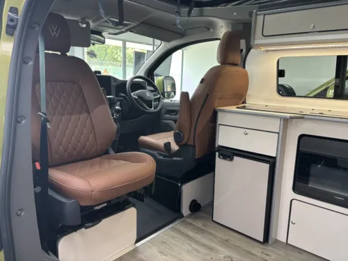 Photo 4 of 2026 26 REG VW T7 110PS 6SP MANUAL COMMERCE PRO SWB TAILGATE – STANDARD CONVERSION – FIXED RIB BED – WARM GREEN