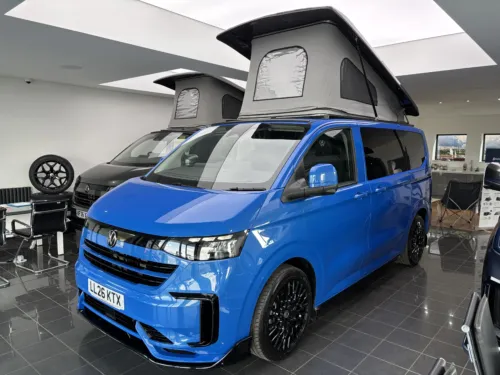 Photo 1 of 2026 26 REG VW T7 T32 4 MOTION 150PS 8SP AUTOMATIC COMMERCE PRO SWB TAILGATE – ‘OFF GRID’ CONVERSION – MOBIFRAME BED ON RAILS – MID BLUE