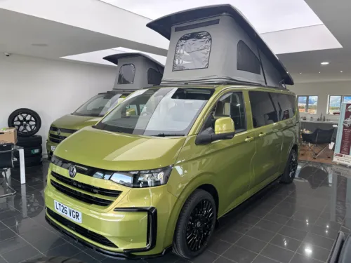 Photo 1 of 2026 26 REG VW T7 170PS 8SP AUTOMATIC COMMERCE PRO LWB TAILGATE – CLASSIC CONVERSION – FIXED RIB BED – WARM GREEN