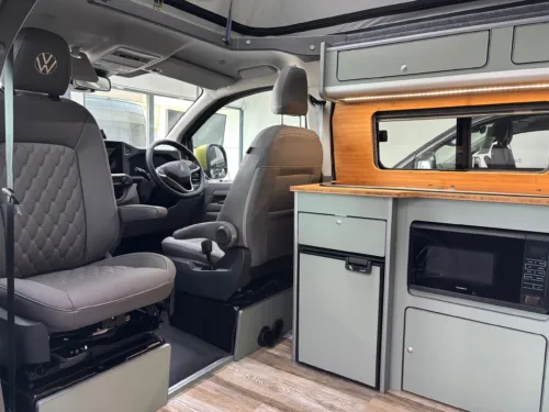 Photo 5 of 2026 26 REG VW T7 150PS 8SP AUTO COMMERCE PRO SWB TAILGATE – STANDARD CONVERSION – FIXED RIB BED – WARM GREEN