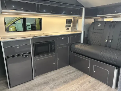 Photo 2 of 2026 26 REG VW T7 170PS 8SP AUTOMATIC COMMERCE PRO LWB TAILGATE – CLASSIC CONVERSION – FIXED RIB BED – WARM GREEN