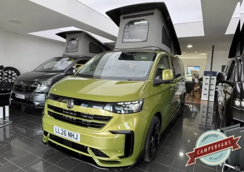 Photo of 2026 26 REG VW T7 150PS 8SP AUTO COMMERCE PRO SWB TAILGATE – STANDARD CONVERSION – FIXED RIB BED – WARM GREEN
