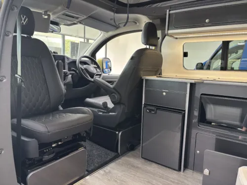 Photo 5 of 2026 26 REG VW T7 150PS 8SP AUTOMATIC COMMERCE PRO SWB TAILGATE – CLASSIC CONVERSION – FIXED RIB BED – WARM GREEN